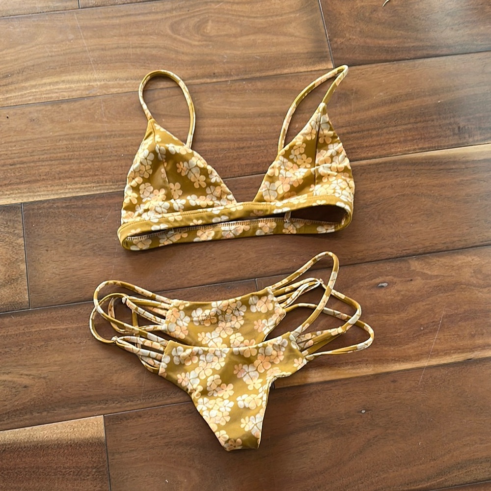 Benoa Lei bikini set